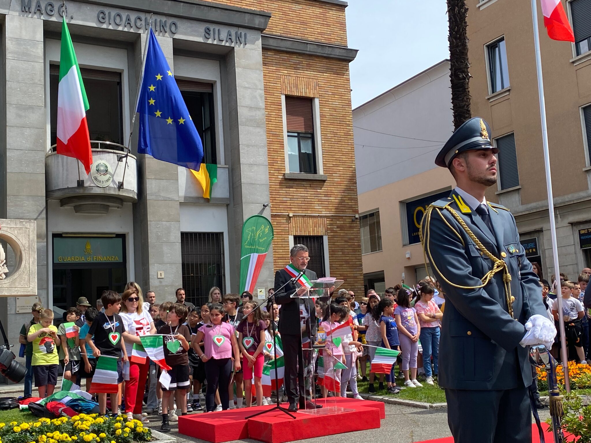 Celebrati A Luino Il Esimo Anniversario Della Guardia Di Finanza