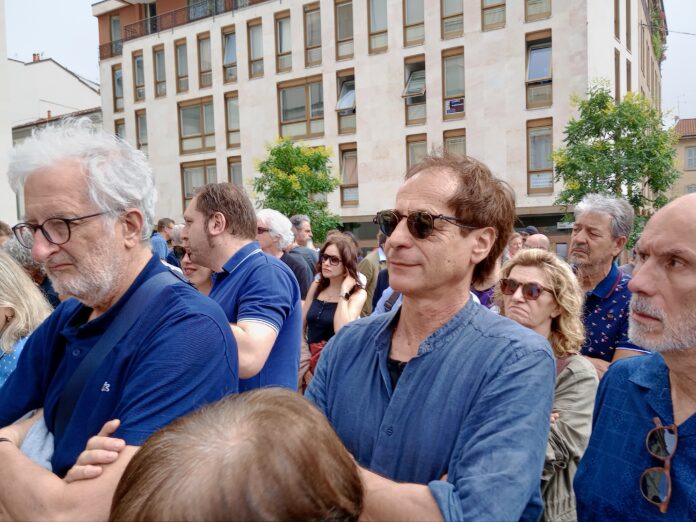 Lultimo Viaggio Di Paolo Car Salutato Oggi A Gallarate Da Tanta Gente