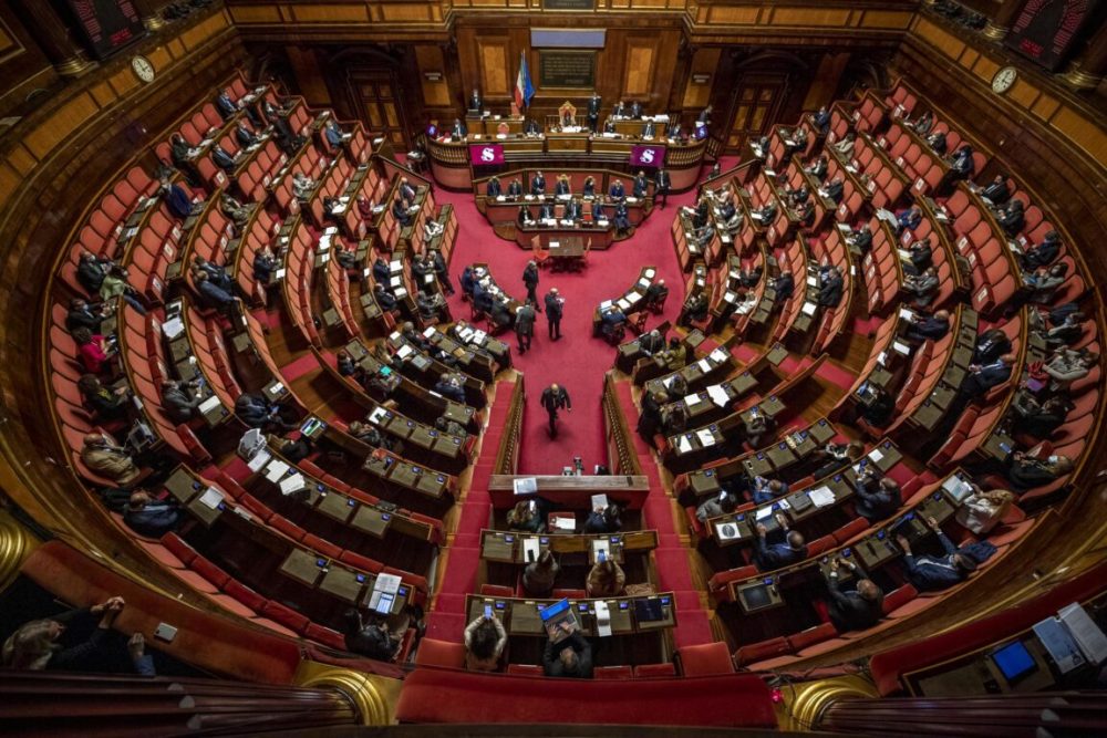 Approvata La Riforma Che Attribuisce Il Voto Ai 18enni Per Il Senato ...