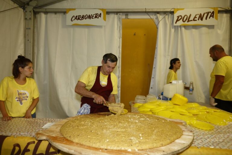 Domenica ad Angera festa d’autunno con caldarroste, salamelle, polenta e intrattenimento