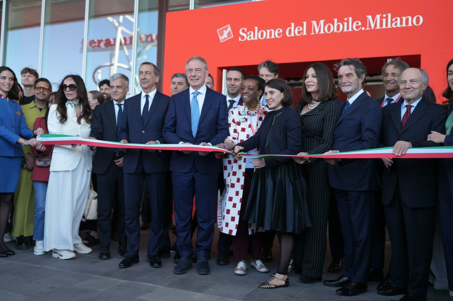 Inaugurato il Salone del Mobile. Fontana ”Vero e proprio motore economico per la Lombardia