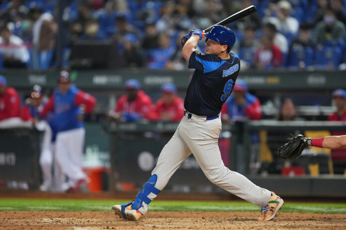 Nella foto MLB, Pasquantino impegnato nel box di battuta contro Cuba nell'ultima edizione del World Baseball Classic.